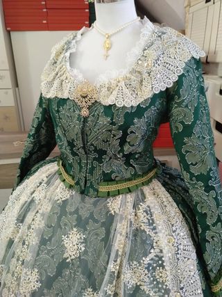 Traje de Fallera y aderezo a estrenar 