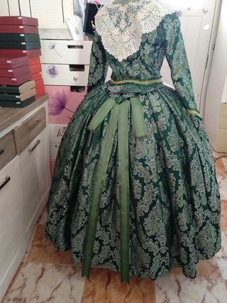 Traje de Fallera y aderezo a estrenar 
