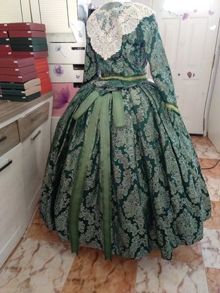 Traje de Fallera y aderezo a estrenar 
