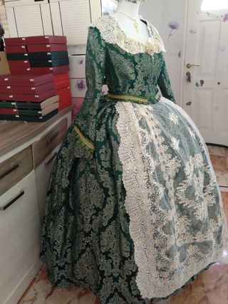 Traje de Fallera y aderezo a estrenar 