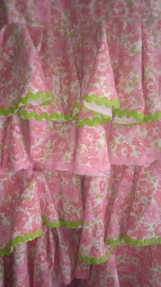 Vestido de flamenca rosa con volantes para niñas