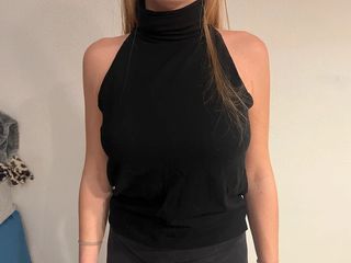 Top negro sin mangas cuello alto talla L