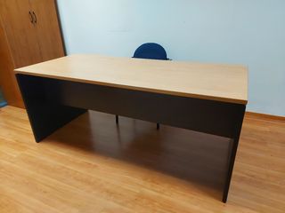 Mesa elegante de escritorio