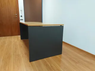 Mesa elegante de escritorio