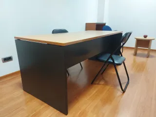 Mesa elegante de escritorio
