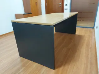 Mesa elegante de escritorio