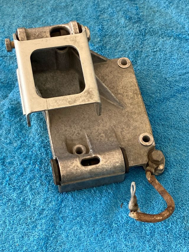 Soporte Alternador original BMW E30 318i M40B18 