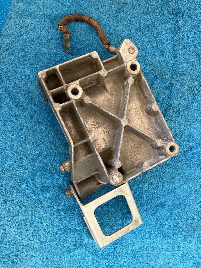 Soporte Alternador original BMW E30 318i M40B18 