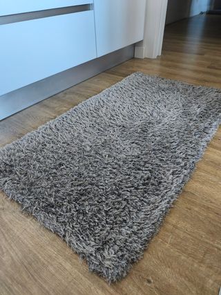 Alfombra pelo largo gris-plata 65x115