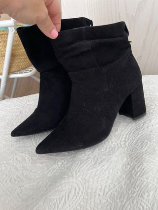 Botines de ante negro