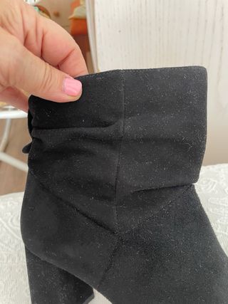 Botines de ante negro