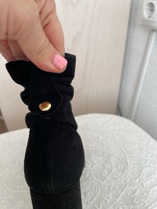 Botines de ante negro