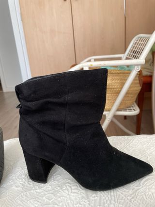 Botines de ante negro