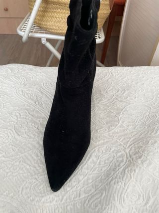 Botines de ante negro