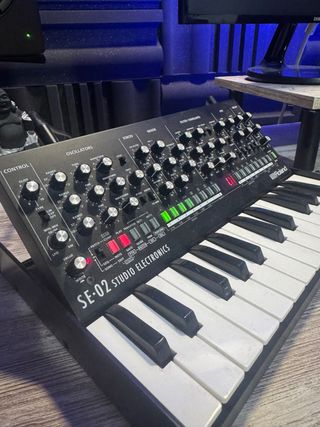Roland SE-02 + K-25 Keyboard 