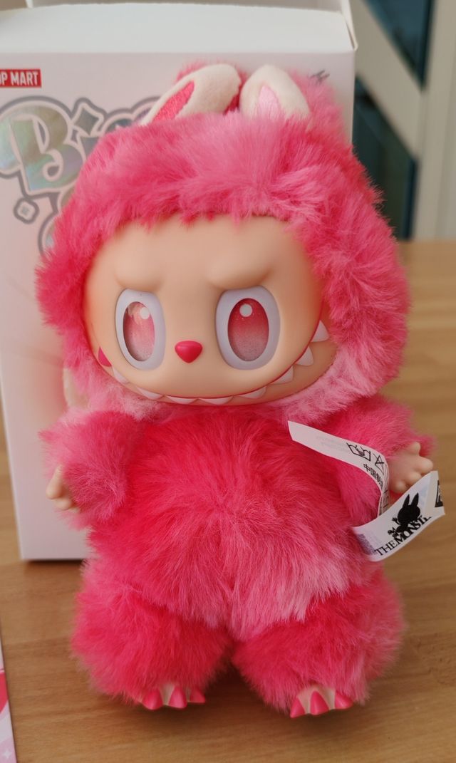 Labubu Figura Big Into Energy