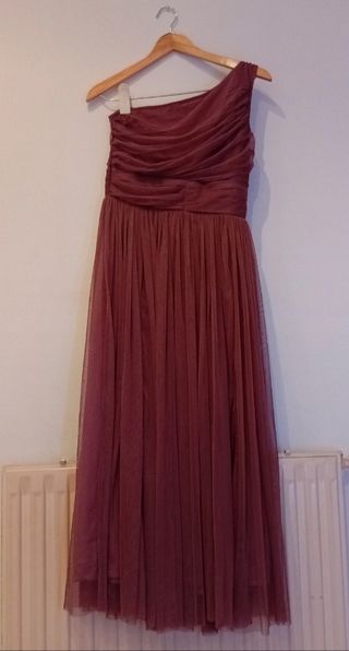 Vestido largo de fiesta de tul.