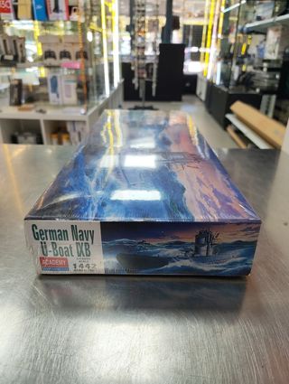 Maqueta Academy German Navy U-Boat IXB 1/150