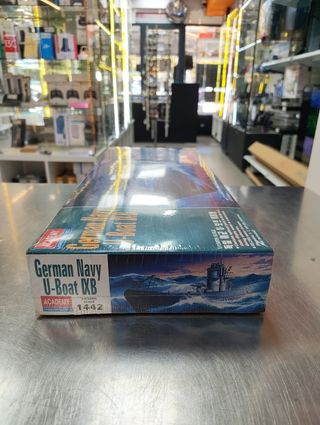 Maqueta Academy German Navy U-Boat IXB 1/150