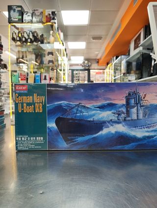 Maqueta Academy German Navy U-Boat IXB 1/150