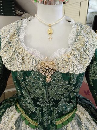 Traje de Fallera y Aderezo a Estrenar
