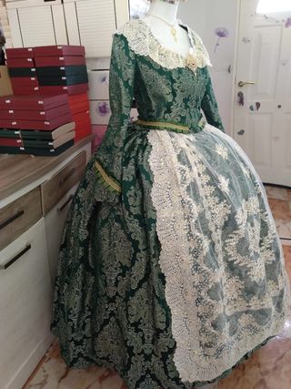 Traje de Fallera y Aderezo a Estrenar