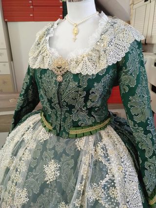 Traje de Fallera y Aderezo a Estrenar