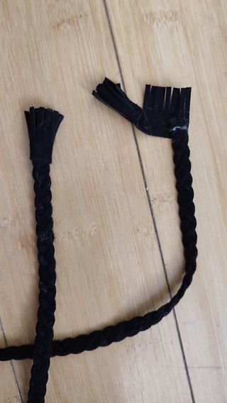 Sandalias planas negras con tiras
