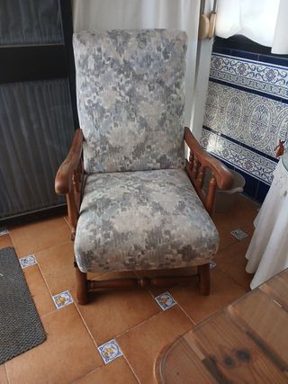 Butaca de madera tapizada