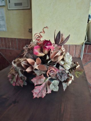 Arreglo floral decorativo artificial