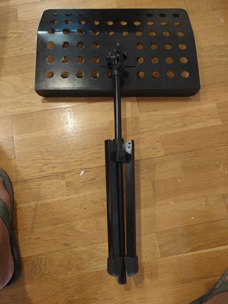 Atril negro para partituras