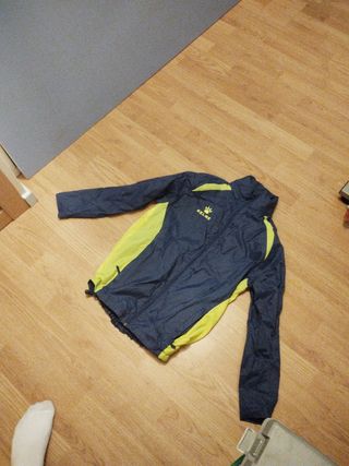 Cortavientos KELME azul y amarillo