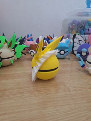 Jolteon Pokeball Pokemon