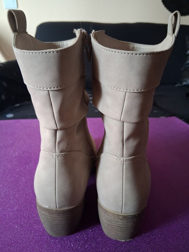 Botas beige media caña talla 40