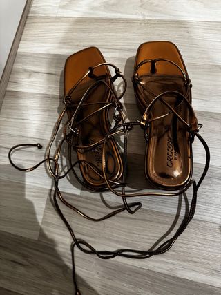 Sandalias Ulanka cordón marrón y dorado