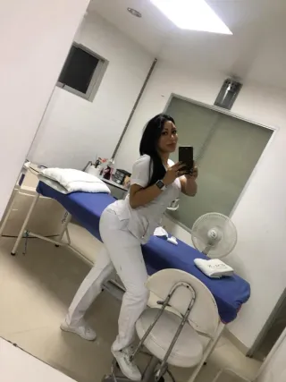 Servicio de masaje relajante y depilaciónes.
