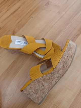 Sandalias cuña Jimmy Choo amarillas