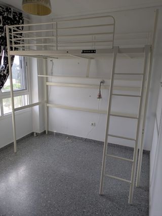 Cama litera con escritorio y colchón