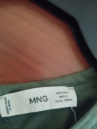 Top verde con obertura trasera