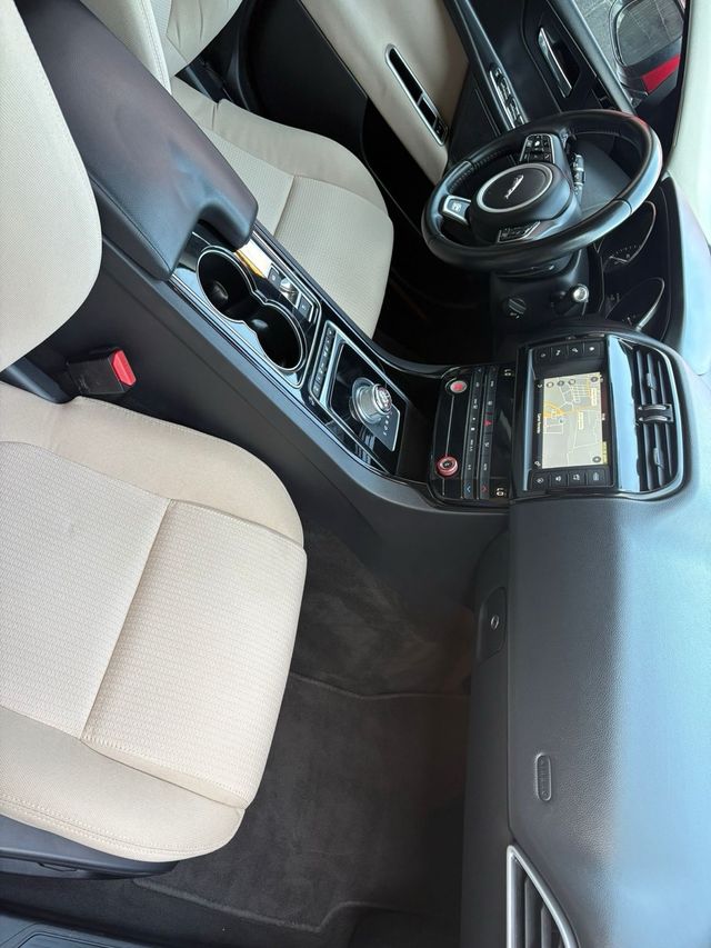 Jaguar XE 2016