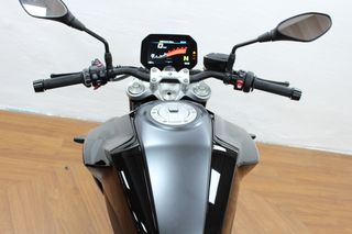 BMW F 900 R Triple Black 2025