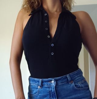 Camiseta sin mangas negra cuello polo Talla M