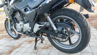 Honda CB500 Negra con Baúl