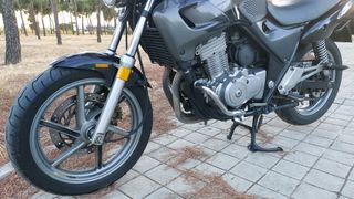 Honda CB500 Negra con Baúl