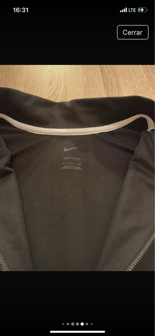 Chaqueta Nike Negra y Blanca