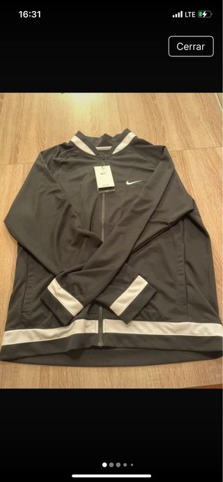 Chaqueta Nike Negra y Blanca