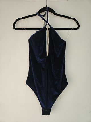 Body terciopelo azul con detalles plateados