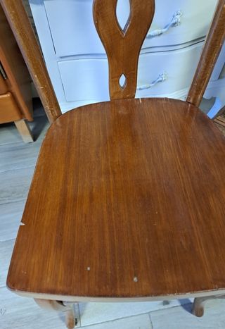 Silla antigua de madera