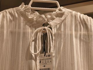 Blusa Stradivarius blanca rayas M