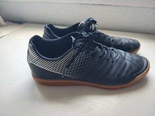 Botas de fútbol negras